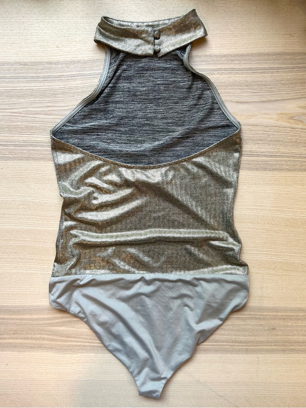 House of Harlow 1960 x REVOLVE Shae Metallic Mock Neck Collar Bodysuit Size M - Picture 6 of 9